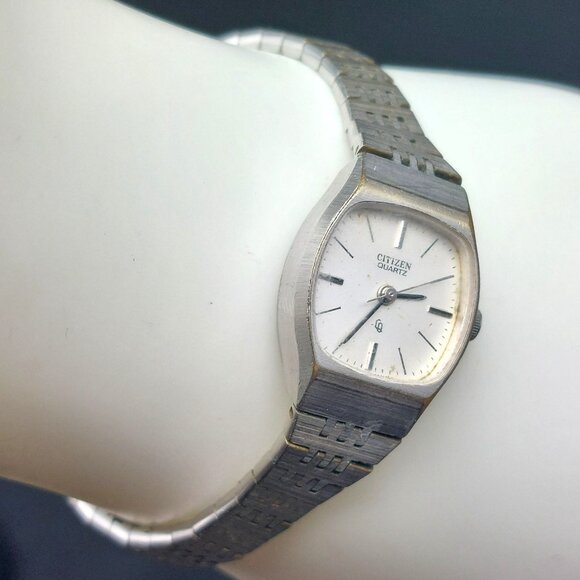 Vintage Citizen Quartz Stainless Steel Ladies Wristwatch With New Battery - Picture 3 of 8